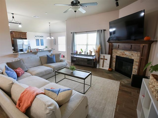 1016 Chestnut Creek Drive, Yukon, OK 73099