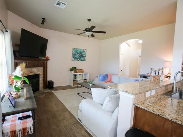 1016 Chestnut Creek Drive, Yukon, OK 73099