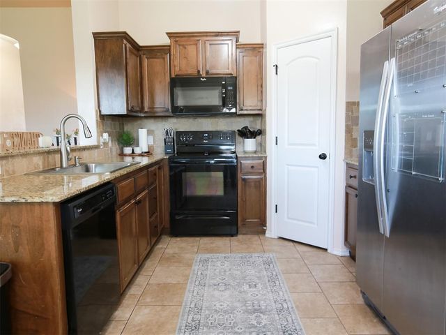 1016 Chestnut Creek Drive, Yukon, OK 73099