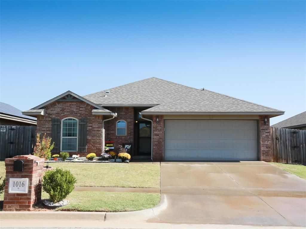 1016 Chestnut Creek Drive, Yukon, OK 73099
