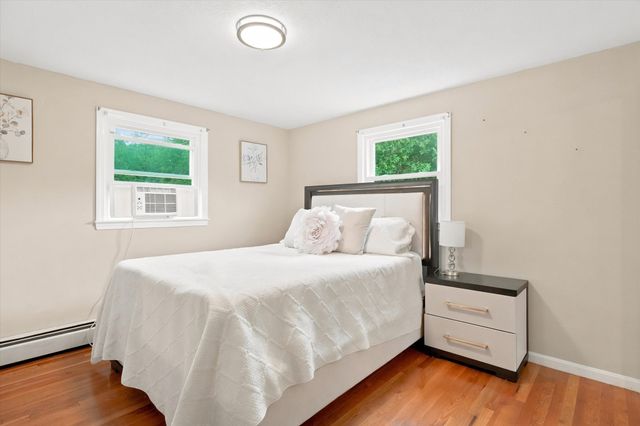 22 Woodbury St, Salem, NH 03079