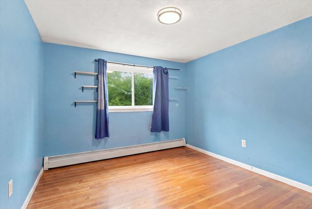 22 Woodbury St, Salem, NH 03079