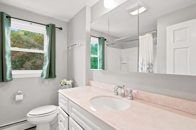 22 Woodbury St, Salem, NH 03079