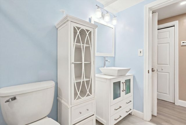22 Woodbury St, Salem, NH 03079