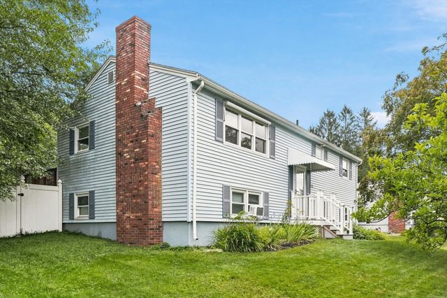 22 Woodbury St, Salem, NH 03079
