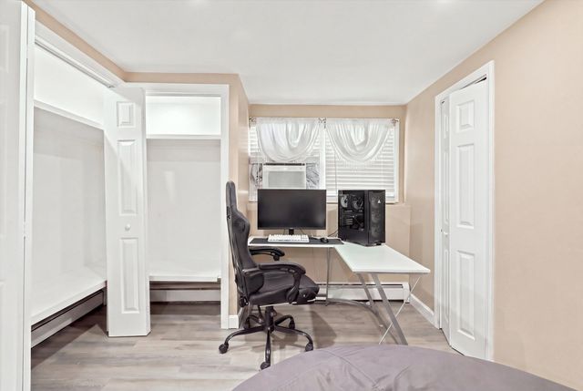 22 Woodbury St, Salem, NH 03079