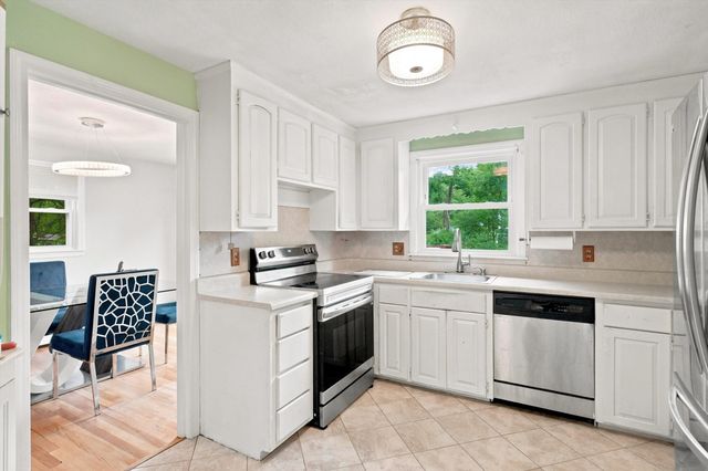 22 Woodbury St, Salem, NH 03079