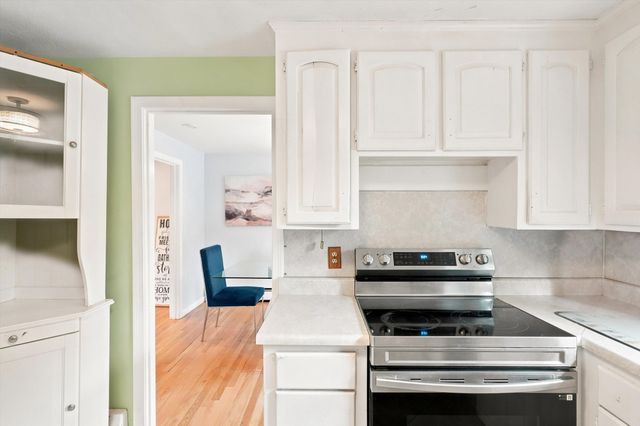 22 Woodbury St, Salem, NH 03079