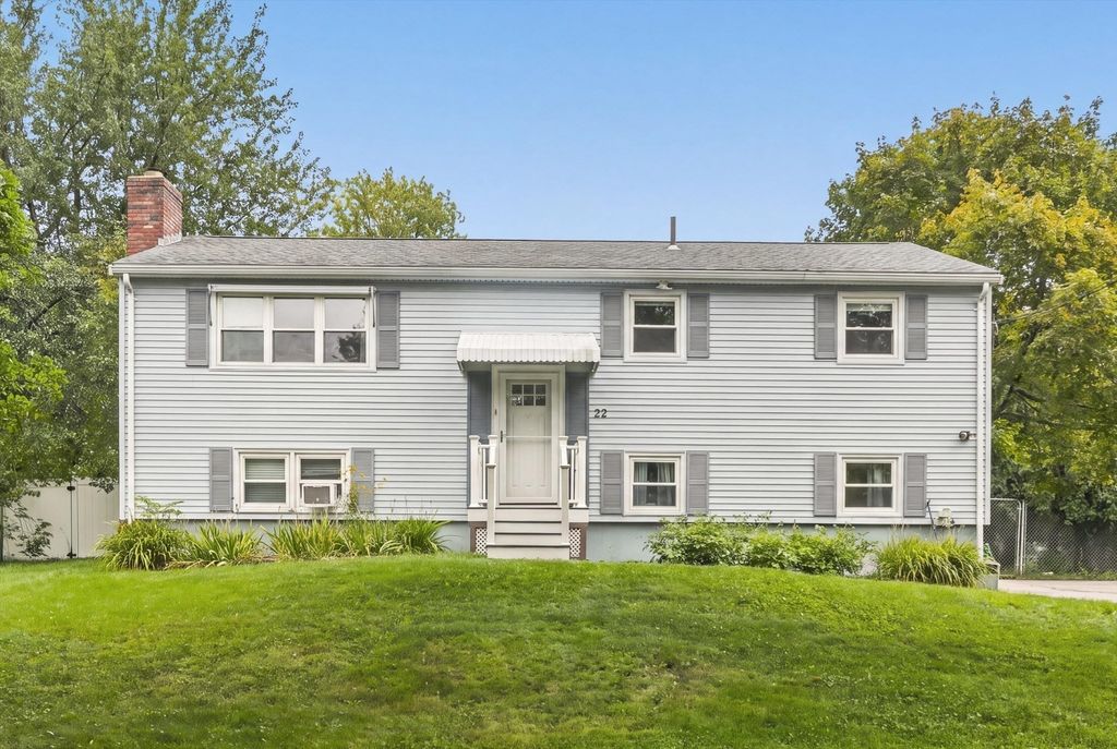 22 Woodbury St, Salem, NH 03079
