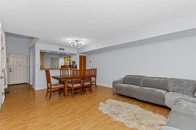 9722 NW 23rd Ct, Pembroke Pines, FL 33024