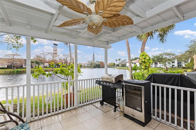 9722 NW 23rd Ct, Pembroke Pines, FL 33024