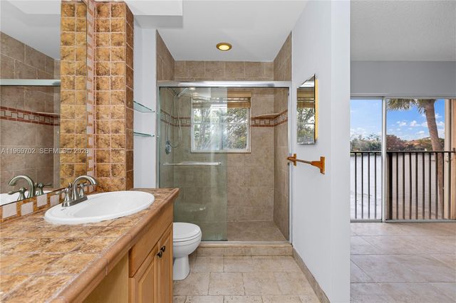 9722 NW 23rd Ct, Pembroke Pines, FL 33024