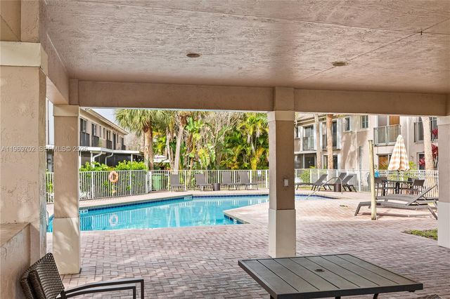 9722 NW 23rd Ct, Pembroke Pines, FL 33024