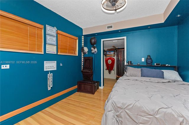 9722 NW 23rd Ct, Pembroke Pines, FL 33024