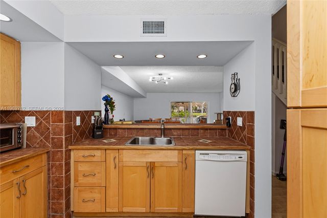 9722 NW 23rd Ct, Pembroke Pines, FL 33024