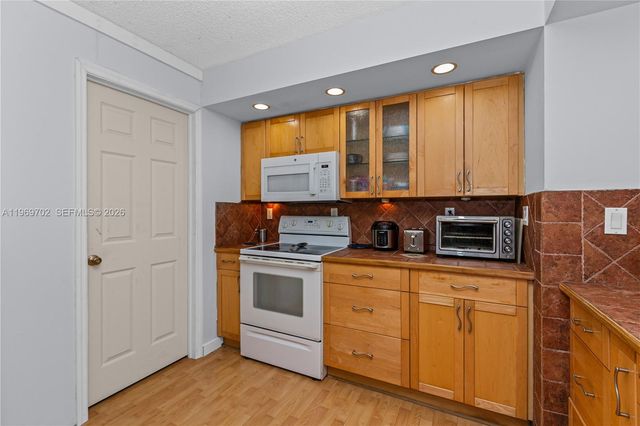 9722 NW 23rd Ct, Pembroke Pines, FL 33024