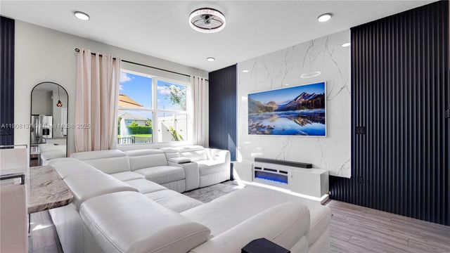 2913 Olivia Ave, Lauderdale Lakes, FL 33311