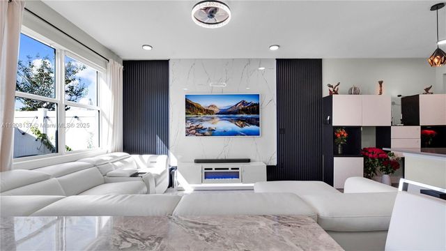 2913 Olivia Ave, Lauderdale Lakes, FL 33311