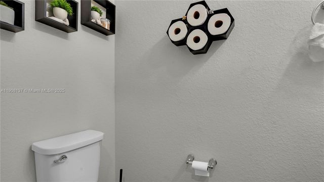 2913 Olivia Ave, Lauderdale Lakes, FL 33311