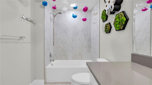 2913 Olivia Ave, Lauderdale Lakes, FL 33311