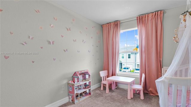 2913 Olivia Ave, Lauderdale Lakes, FL 33311