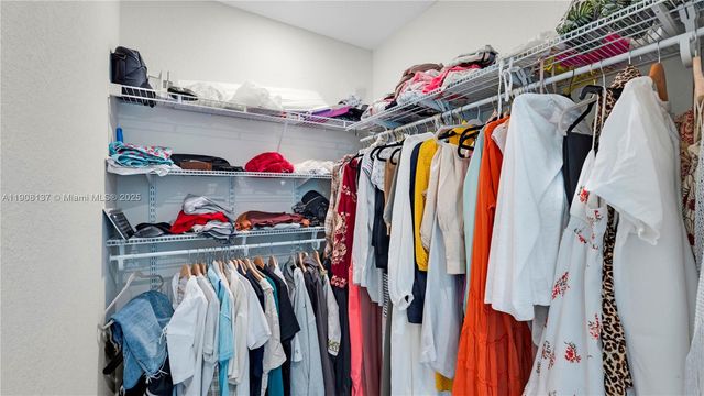 2913 Olivia Ave, Lauderdale Lakes, FL 33311