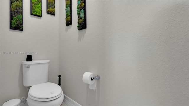 2913 Olivia Ave, Lauderdale Lakes, FL 33311