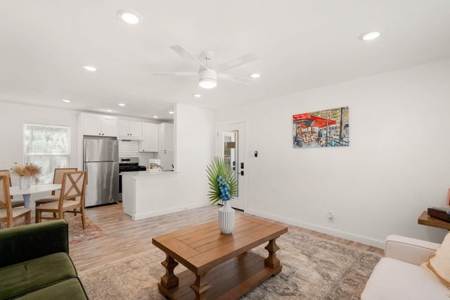 1200 E 52nd ST 209, Austin, TX 78723
