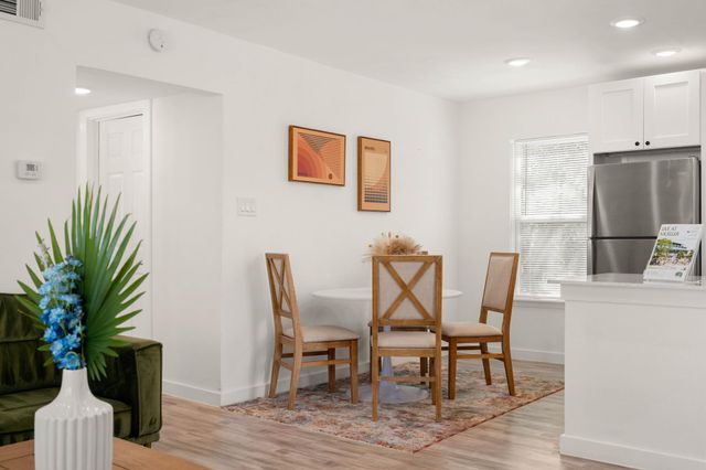 1200 E 52nd ST 209, Austin, TX 78723