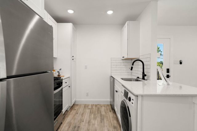 1200 E 52nd ST 209, Austin, TX 78723