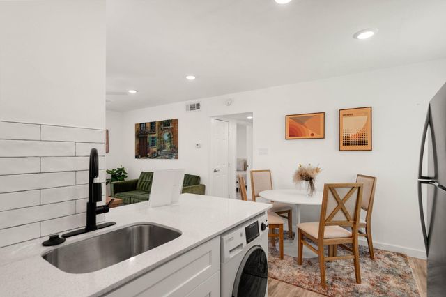 1200 E 52nd ST 209, Austin, TX 78723