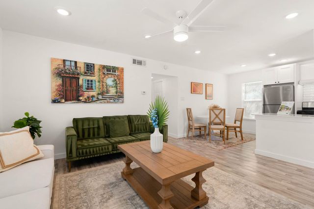 1200 E 52nd ST 209, Austin, TX 78723