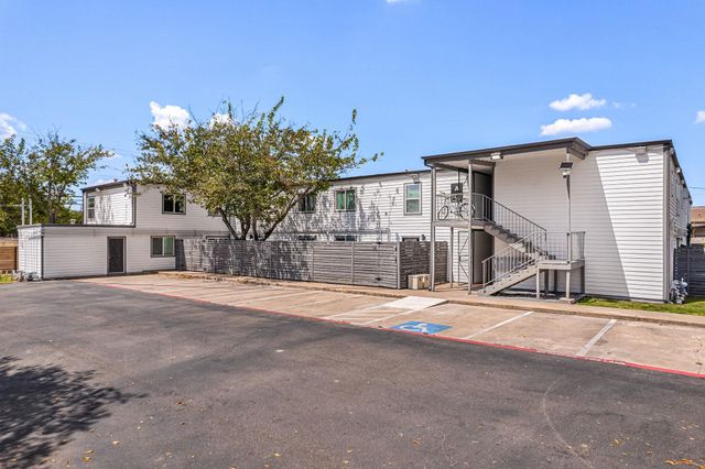 1200 E 52nd ST 209, Austin, TX 78723