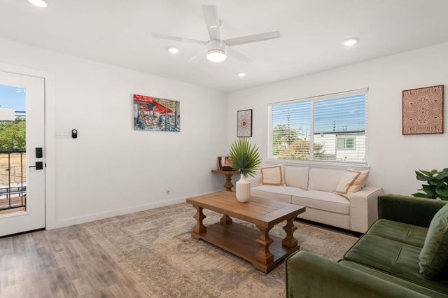 1200 E 52nd ST 209, Austin, TX 78723