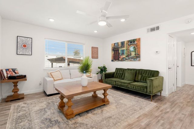 1200 E 52nd ST 209, Austin, TX 78723