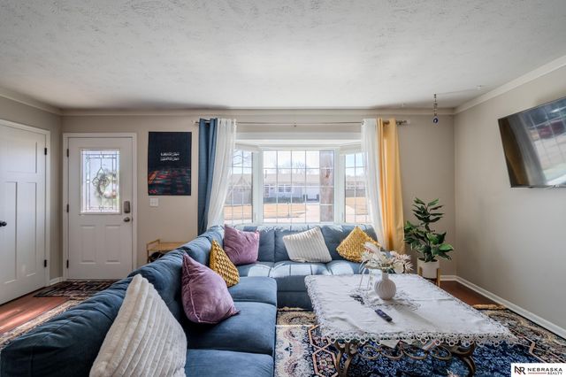 9342 Corby Street, Omaha, NE 68134