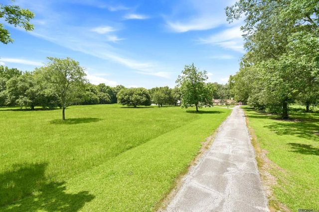 3374 Greenbriar Rd, Ethel, LA 70730
