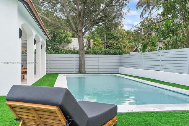 58 NE 45th St 0, Miami, FL 33137