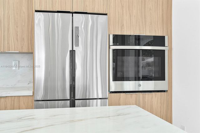 58 NE 45th St 0, Miami, FL 33137