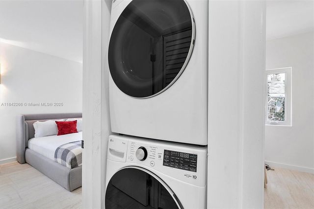 58 NE 45th St 0, Miami, FL 33137