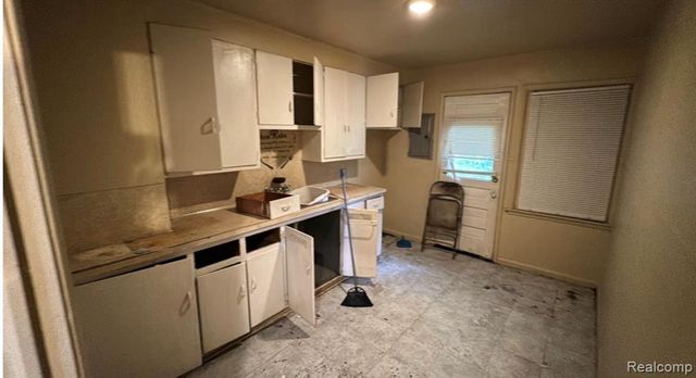 18644 Kelly Road, Detroit, MI 48224