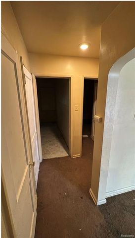 18644 Kelly Road, Detroit, MI 48224