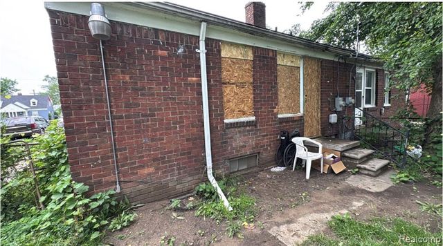 18644 Kelly Road, Detroit, MI 48224