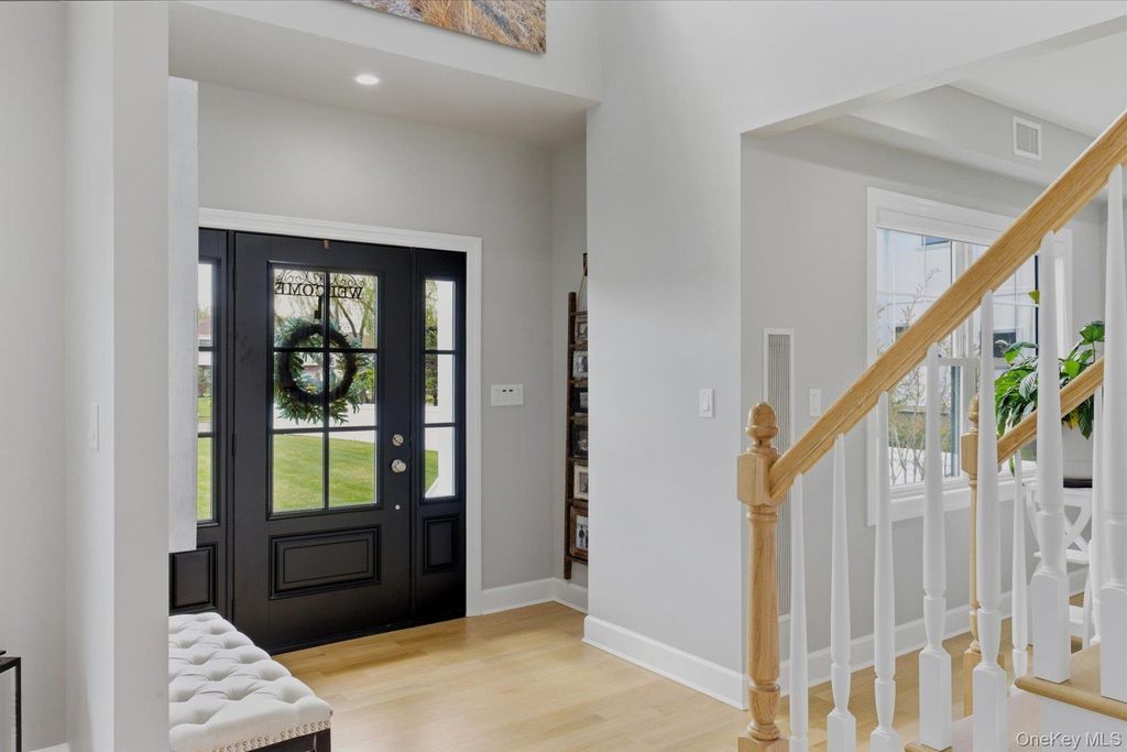 240 Clocks Boulevard, Massapequa, NY 11758 — photo 4