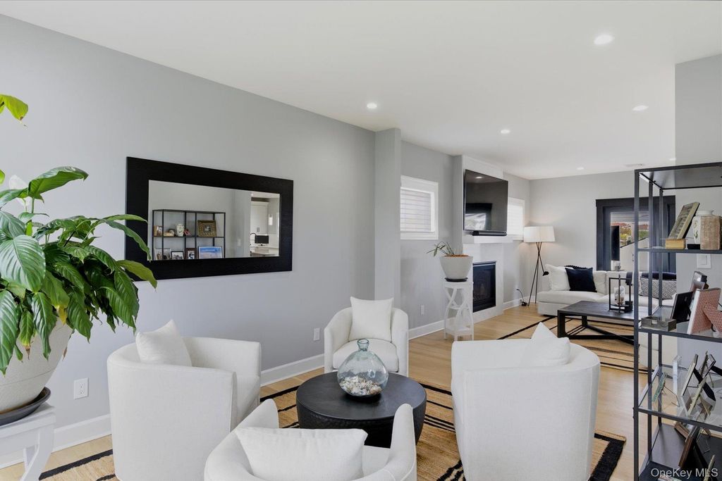 240 Clocks Boulevard, Massapequa, NY 11758 — photo 5