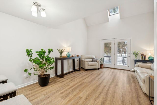 44 Glengarry Drive, Stratham, NH 03885