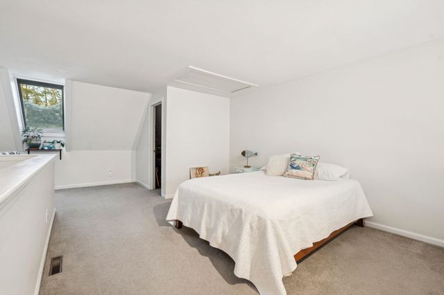 44 Glengarry Drive, Stratham, NH 03885