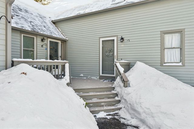 44 Glengarry Drive, Stratham, NH 03885