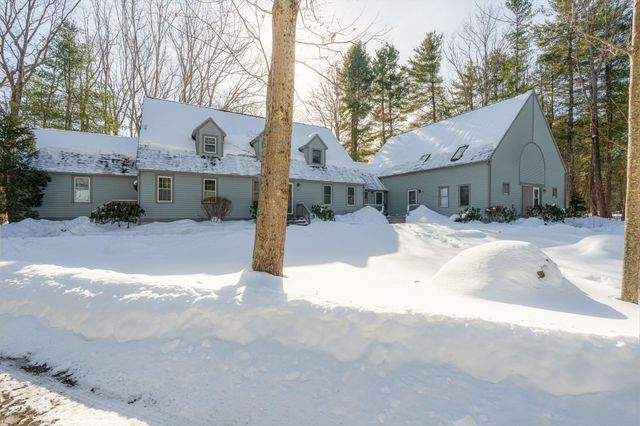 44 Glengarry Drive, Stratham, NH 03885