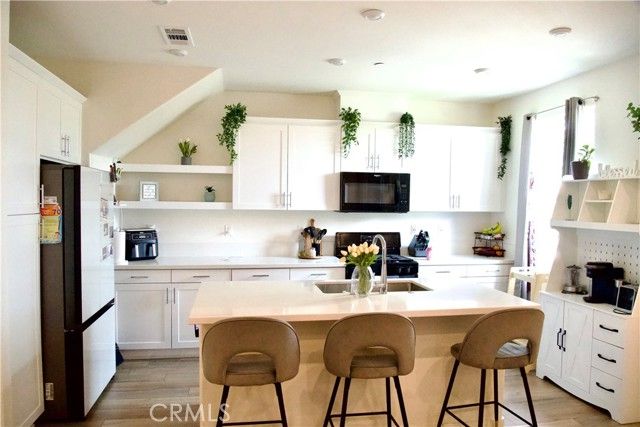 979 W Clover, Rialto, CA 92376